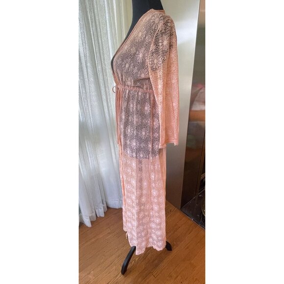 Vintage 1970s peignoir, peach daisies robe, sheer delicate knit - Picture 2 of 10
